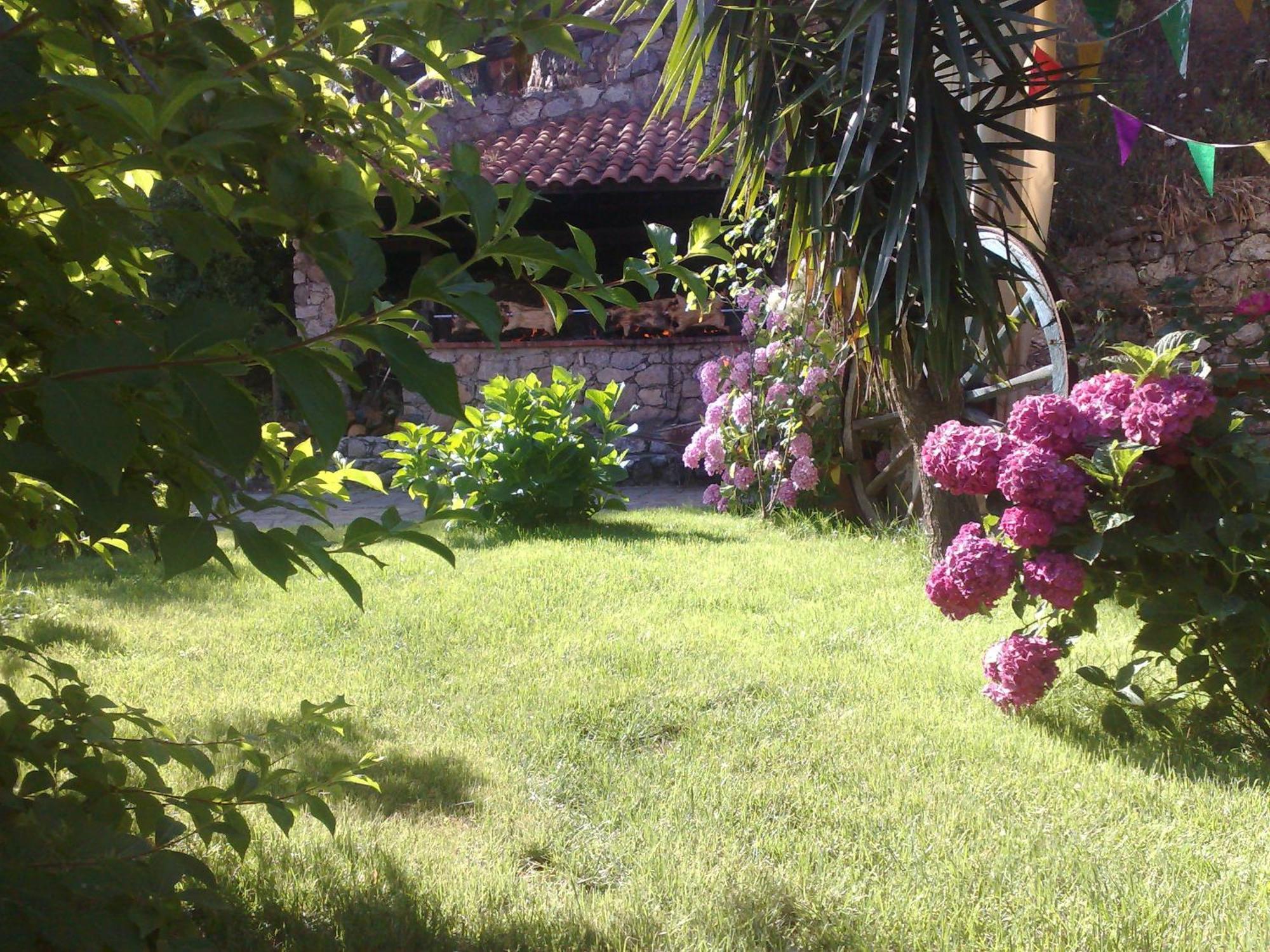 La Quercia Guest House Арбус Екстериор снимка