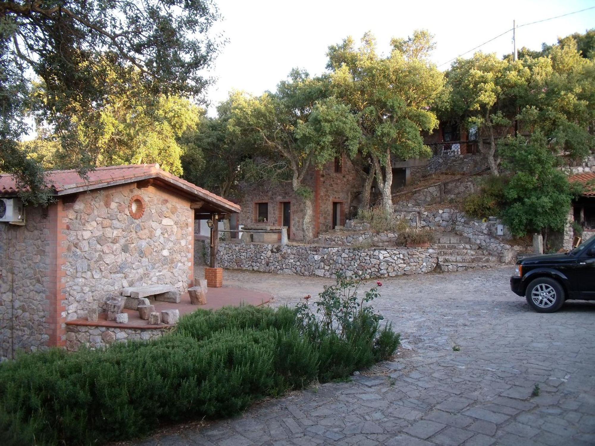 La Quercia Guest House Арбус Екстериор снимка